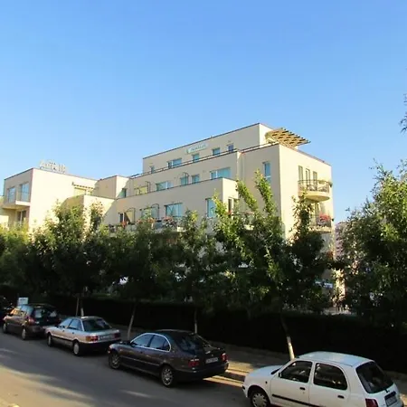 Family Aurelia 3*