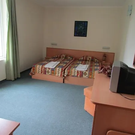 Family Aurelia 3*