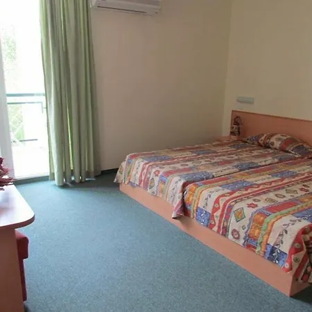 Family Aurelia 3*